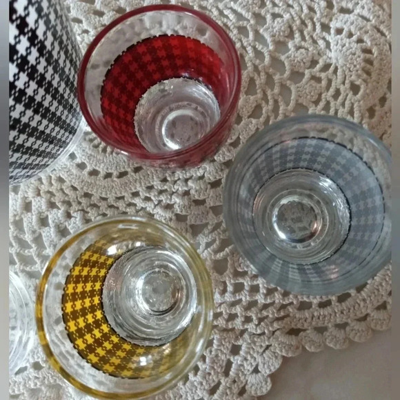 🇨🇵 Vintage  Liquor bottle 1960 mod houndstooth pattern with 3 shooters - Picture 3 of 5